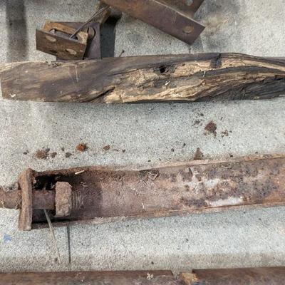 Mixed Early Ford Pieces