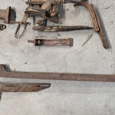 Mixed Early Ford Pieces