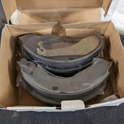 NIP Rear Brake Shoes for 2005 Colorado Extreme