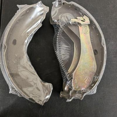 NIP Rear Brake Shoes for 2005 Colorado Extreme