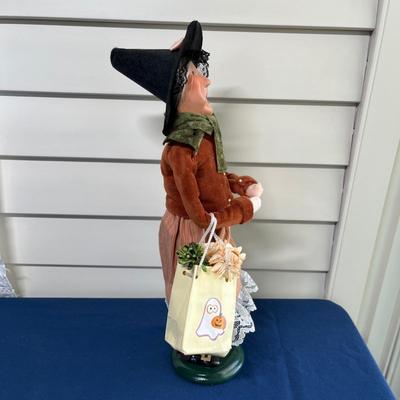 Byers Choice Halloween Caroler