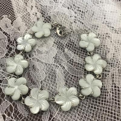 Vintage Mother of Pearl Flower Bracelet