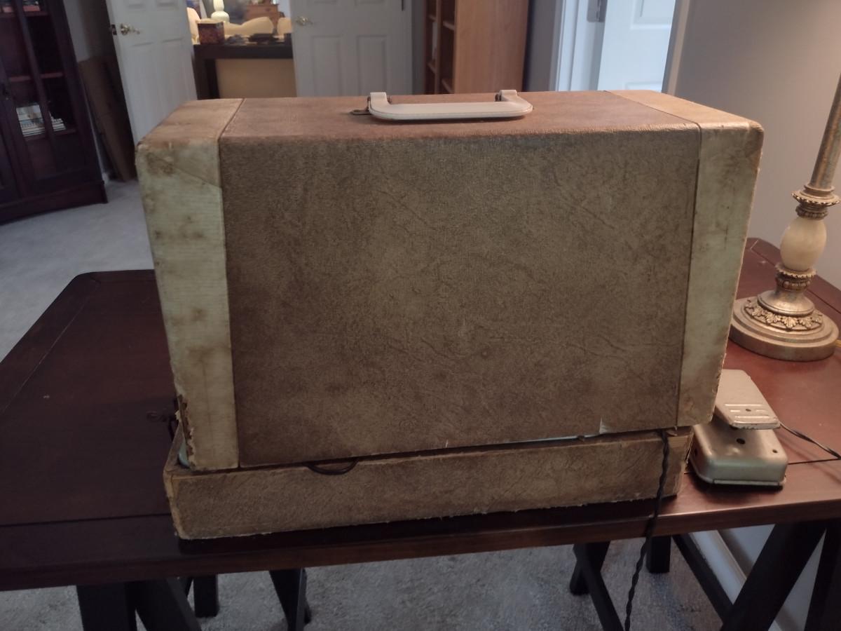 White Model 9951 Portable Sewing Machine | EstateSales.org