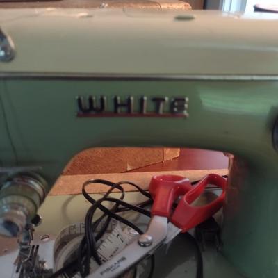 White Model 9951 Portable Sewing Machine