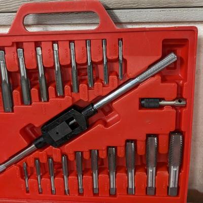 American Threading SAE and Metric Tap and Die Sets