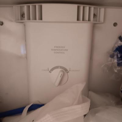 WHITE WESTINGHOUSE FROST FREE GARAGE REFRIGERATOR