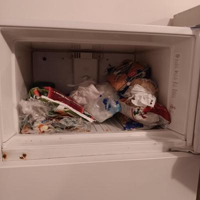 WHITE WESTINGHOUSE FROST FREE GARAGE REFRIGERATOR