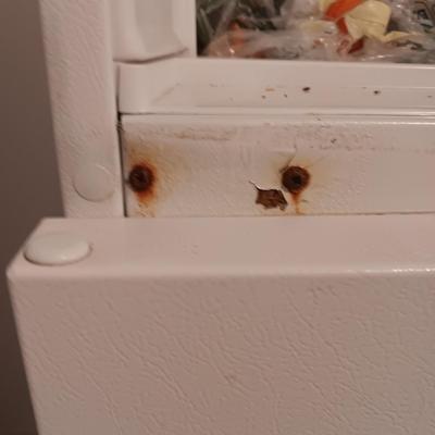 WHITE WESTINGHOUSE FROST FREE GARAGE REFRIGERATOR