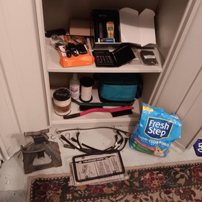 2 OLD CELL PHONES, JACK STAND, BUNGEE CORDS, 2 ROLLS OF TWINE AND MORE
