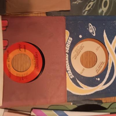 ELVIS PRESLEY AND MANY MORE ARTIST ON THESE 45'S VINYLS