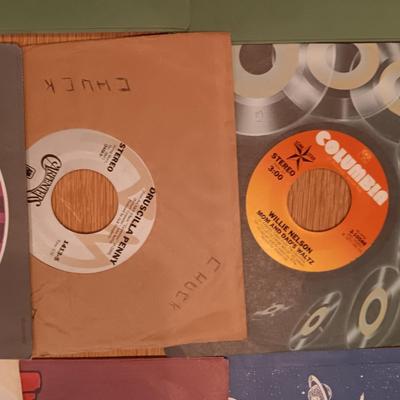 ELVIS PRESLEY AND MANY MORE ARTIST ON THESE 45'S VINYLS