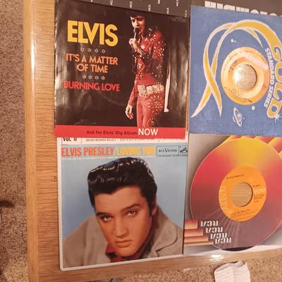 ELVIS PRESLEY AND MANY MORE ARTIST ON THESE 45'S VINYLS