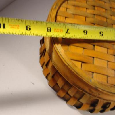 Pair of Nesting Baskets with Lids