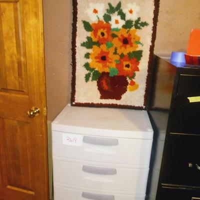 RUBBER MAID TYPE 4 DRAWER ORGANIZER, AREA RUG AND LATCH HOOK PICTURE