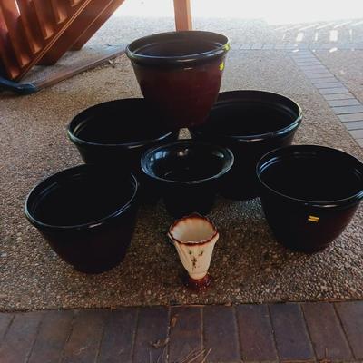 LARGER CLAY FLOWER POTS