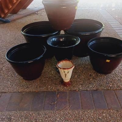LARGER CLAY FLOWER POTS