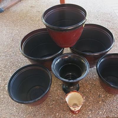 LARGER CLAY FLOWER POTS