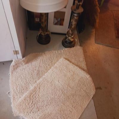 12 X 36 FRAMES AND MATCHING TABLE LAMPS PLUS 2 THROW RUGS