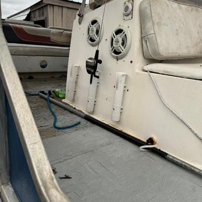 Lowe Pontoon boat 20ft 75HP available for pick up upon winning bid