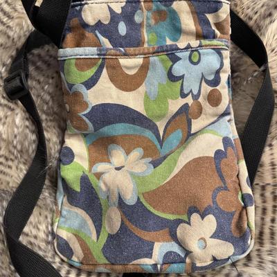 KAYU women’s medium size shoulder purse