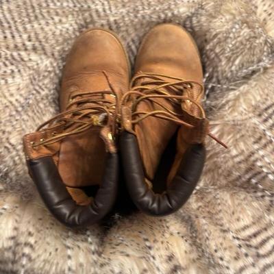 Timberlands brown leather size 6