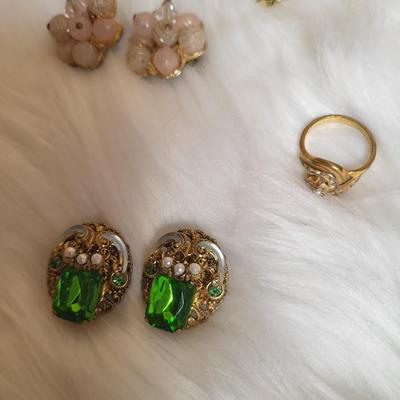 VINTAGE COSTUME JEWELRY