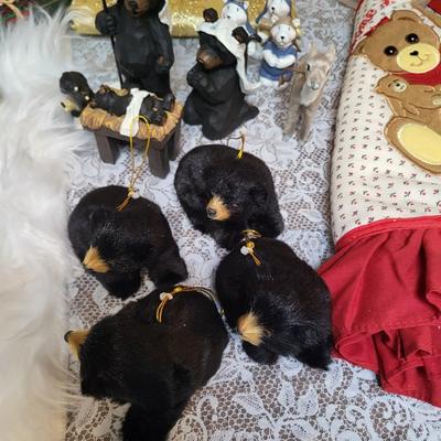 MANY VERY NICE ORNAMENTS AND OTHER CHRISTMAS DECORATIONS