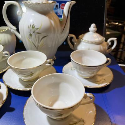 Vintage Winterling Bavarian Germany 13-Piece Espresso Set. Creamer, Sugar, 5-Cups & Saucers, and Pot as Pictured in VG Condition.