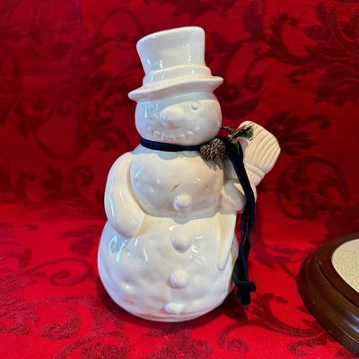 HAMILTON COLLECTION CENTRAL PARK SKATERS, FROSTY THE SNOWMAN AND REINDEER