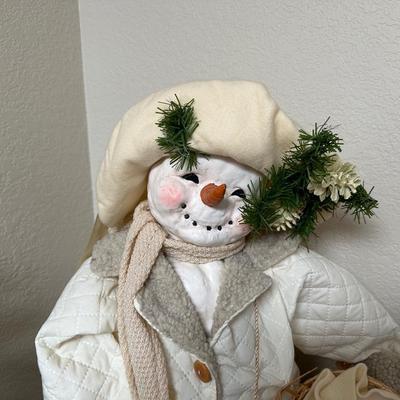 FROSTY THE SNOWMAN AND HOLIDAY TREE DECOR