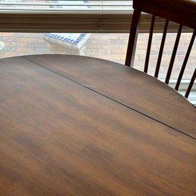 ROUND DRUM DROP LEAF TABLE WITH 4 SEAT CUSHIONED CHAIRS