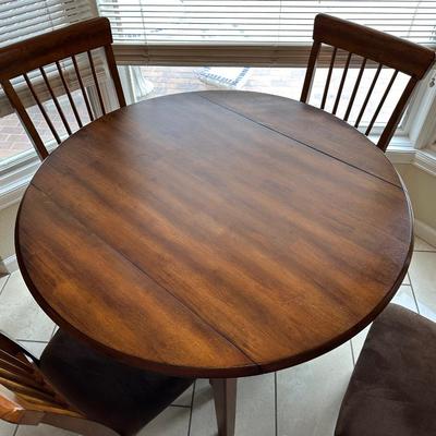 ROUND DRUM DROP LEAF TABLE WITH 4 SEAT CUSHIONED CHAIRS