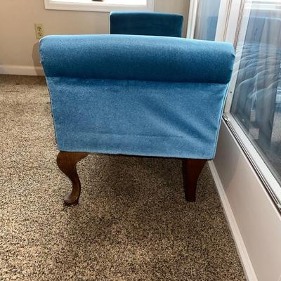 BEAUTIFUL BACKLESS ROLLED ARMED TUFTED BENCH