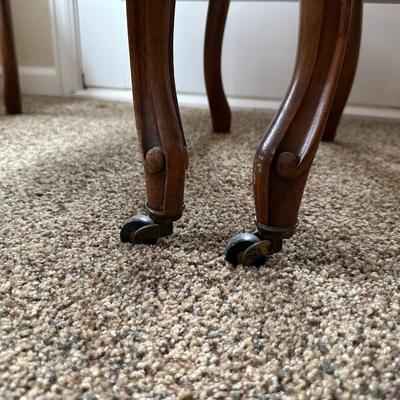 4 VINTAGE CHAIRS IN CARVED WOOD AND CASTERS ON THE FRONT LEGS