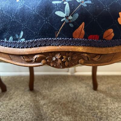 4 VINTAGE CHAIRS IN CARVED WOOD AND CASTERS ON THE FRONT LEGS