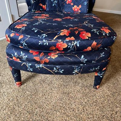 CHAISE LOUNGE WITH FLORAL PATTERN