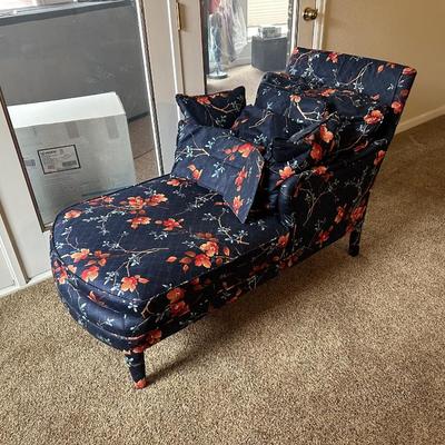CHAISE LOUNGE WITH FLORAL PATTERN