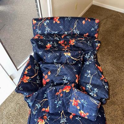 CHAISE LOUNGE WITH FLORAL PATTERN