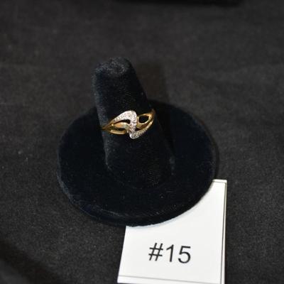 10k Gold Ring w/ White Gold and Diamond Chip Size 6.5 1.4g