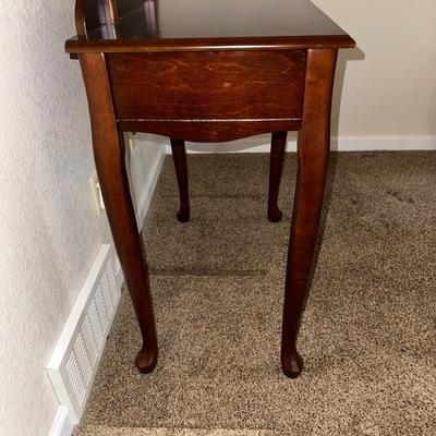 ELEGANT VANITY TABLE WITH TAPESTRY STOOL