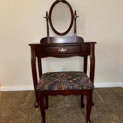 ELEGANT VANITY TABLE WITH TAPESTRY STOOL