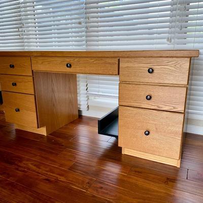 9 FOOT WOODEN DOUBLE DESK/WORKSTATION WITH 11 DRAWERS