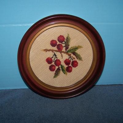 LOT 5 LOVELY VINTAGE ROUND NEEDLEPOINT IN FRAME