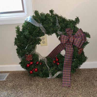 FREE STANDING SNOWMAN AND CARTOON CHARACTER, CHRISTMAS HOLIDAY RUG, LARGE WREATH AND 2 RECTANGLE PLANTERS WITH CHRISTMAS THEMED FAUX FLOWERS