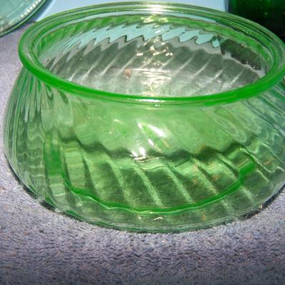 LOT 14 LOVELY VINTAGE GREEN GLASSWARE