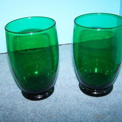 LOT 14 LOVELY VINTAGE GREEN GLASSWARE