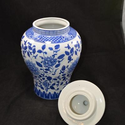 Set of 2 Blue and White Chinese Ceramic Ginger Jar and Vase 15.5