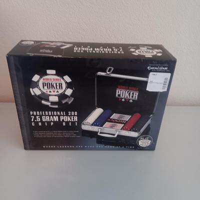 EXCALIBUR PROFESSIONAL 200 7.5 GRAM POKER CHIP SET PLUS DECKS OF CARDS AND THE GAME PIT