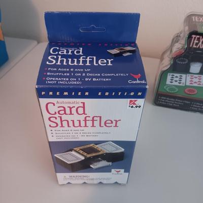 NEW TEXAS HOLD'EM POKER SET, HARLEY DAVIDS0N 2 DECK OF CARDS AND CARD SHUFFLER