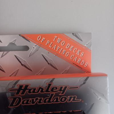 NEW TEXAS HOLD'EM POKER SET, HARLEY DAVIDS0N 2 DECK OF CARDS AND CARD SHUFFLER
